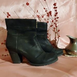 CLARKSLEATHER BOOTS SIZE 9